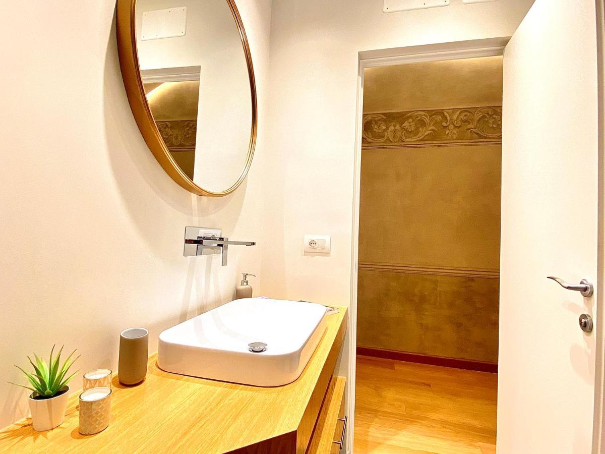 Amazing San Lorenzo 19, Rolli Palace Unesco - Stunning View Overlooking The Cathedral - Free Private Parking- เจนัว ภายนอก รูปภาพ